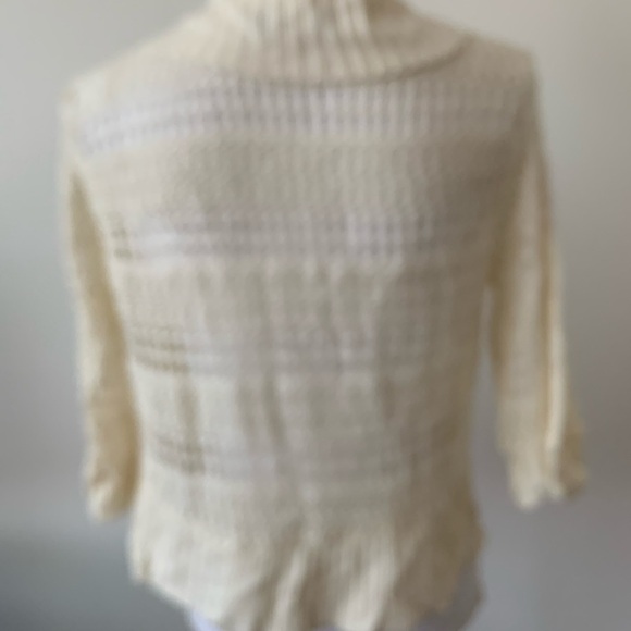 Women Top - Picture 3 of 6